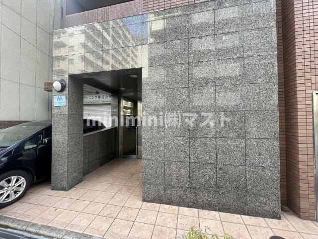 メルクリオール難波のエントランス