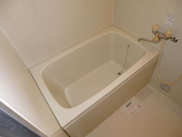 アブニール吉富Cの浴室