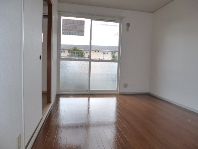 アブニール吉富Cの居間・リビング|洋室