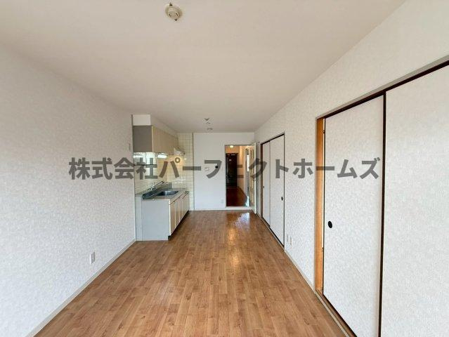 エクレールやぐらの居間・リビング|こちらの居間で趣味の時間をお楽しみください