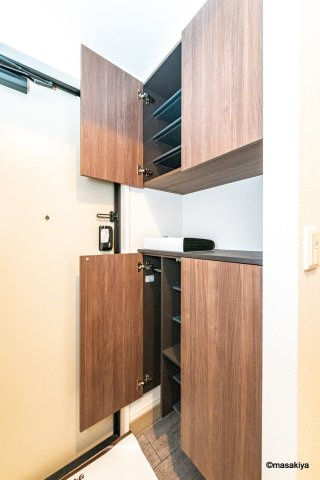 コラージュくりたの玄関