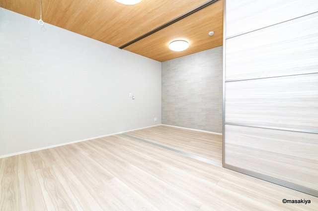 コラージュくりたの居間・リビング