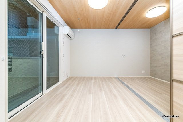 コラージュくりたの居間・リビング