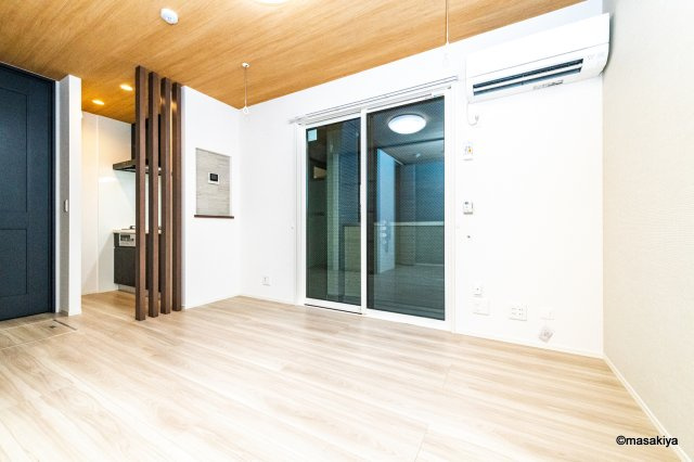 コラージュくりたの居間・リビング