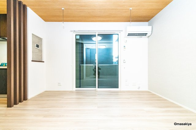 コラージュくりたの居間・リビング