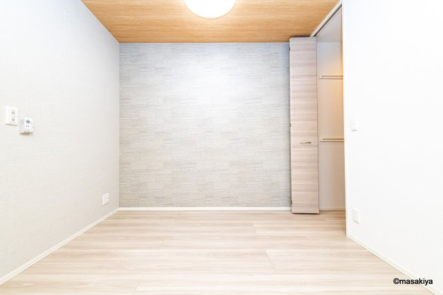 コラージュくりたの洋室