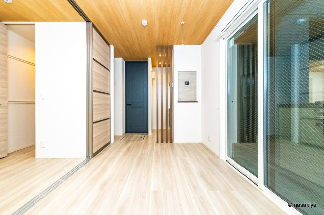 コラージュくりたの居間・リビング