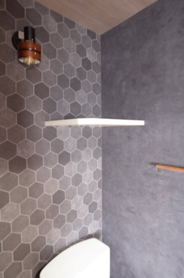 【洗面所】 | コーポグリーン | お手洗いの上部にはちょっとした棚も