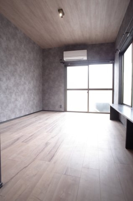 【居間・リビング】 | コーポグリーン | 角部屋は２面採光で明るく、風通しも良い