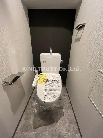 SUMMIT南森町のトイレ|落ち着いた色調のトイレです