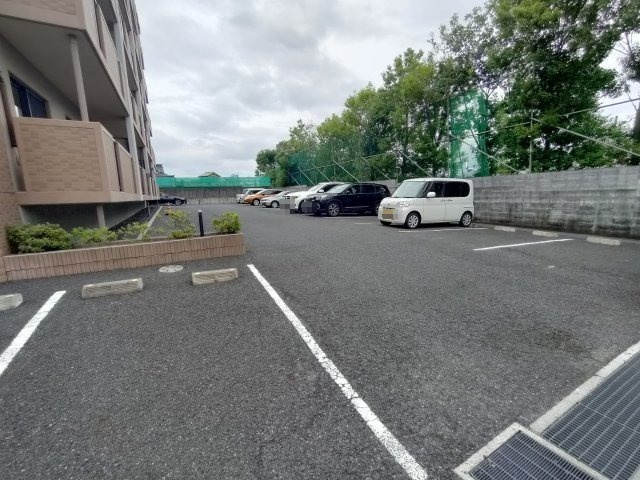 グランジオの駐車場|駐車スペースもあります