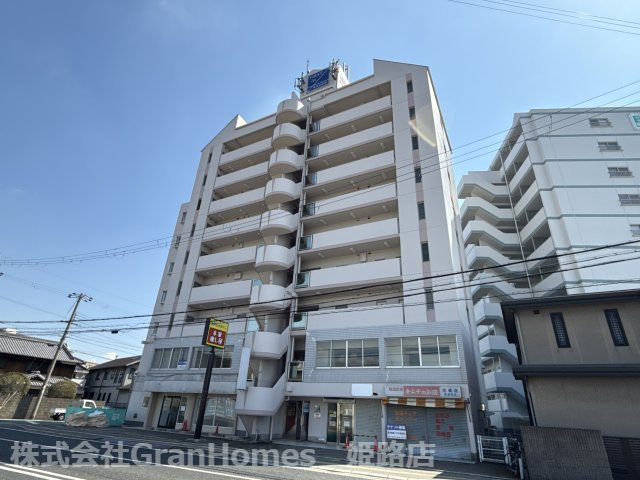 ファーストイン英賀保駅前の外観