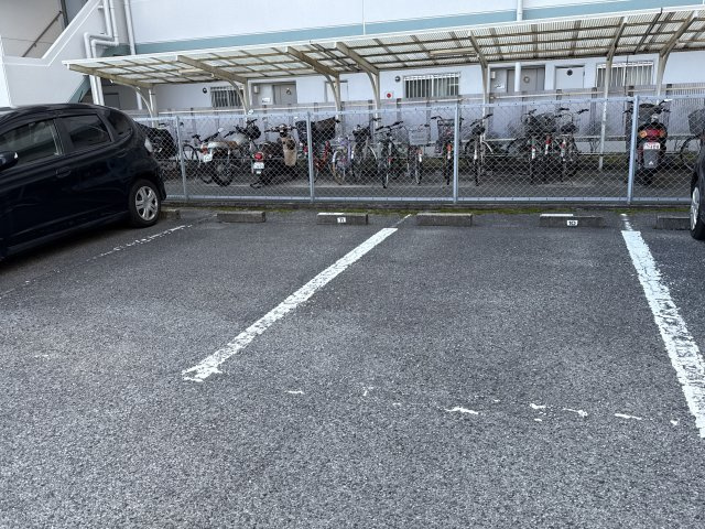 ファーストイン英賀保駅前の駐車場
