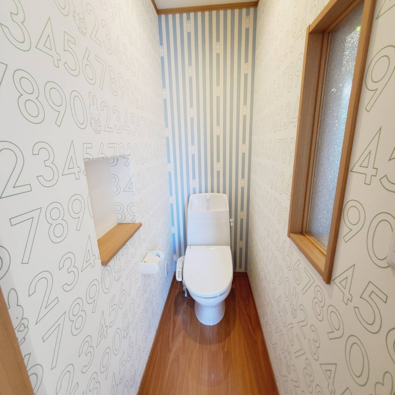 八戸市大字大久保字浜長根の前面道路含む現地写真