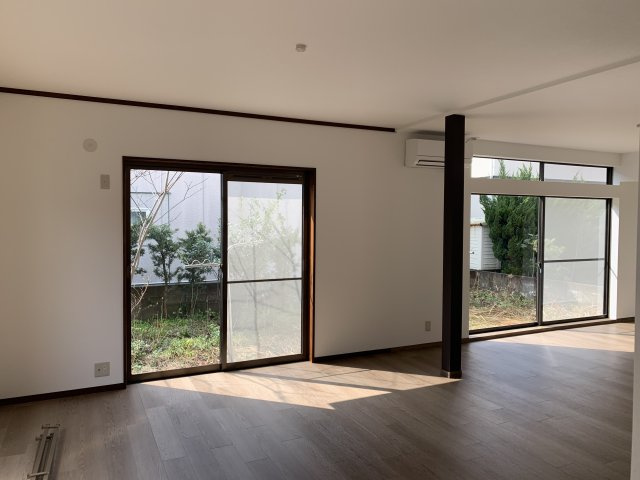 米子市安倍中古戸建の居間・リビング