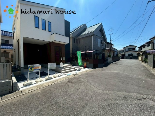 上尾市向山2丁目　新築戸建　いろどりアイタウン01の前面道路含む現地写真