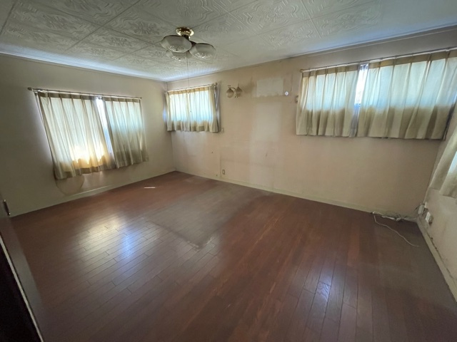 藤岡市藤岡　中古1600の洋室