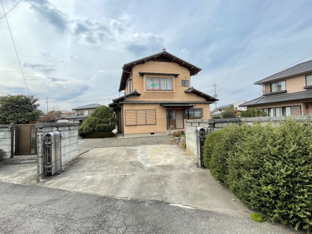 藤岡市藤岡　中古1600の駐車場