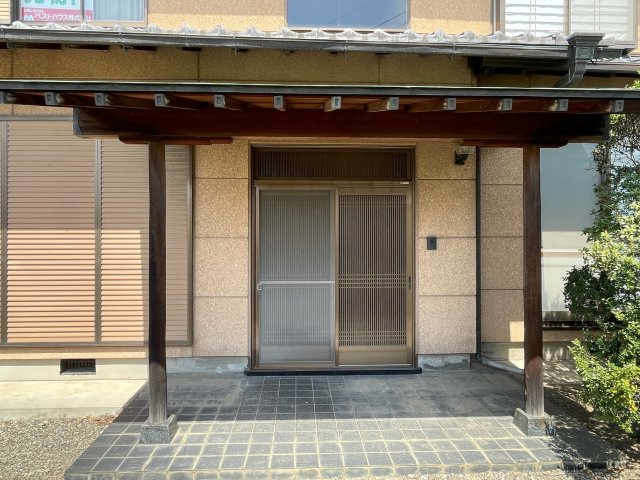 藤岡市藤岡　中古1600の玄関