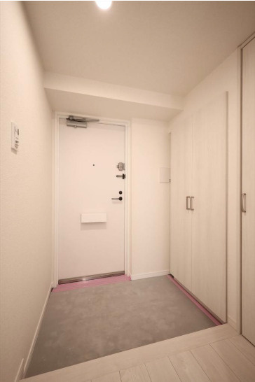 コスモ大島ロイヤルフォルム　10階　リ　フォーム済の玄関