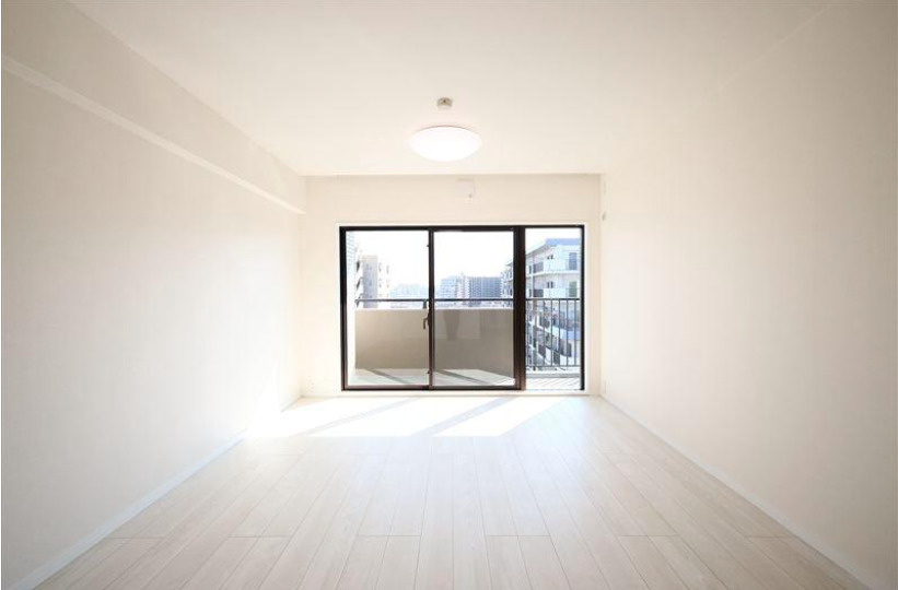 コスモ大島ロイヤルフォルム　10階　リ　フォーム済の洋室