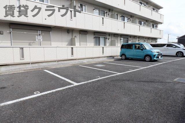 メゾン プレールの駐車場|駐車場に車を止められます