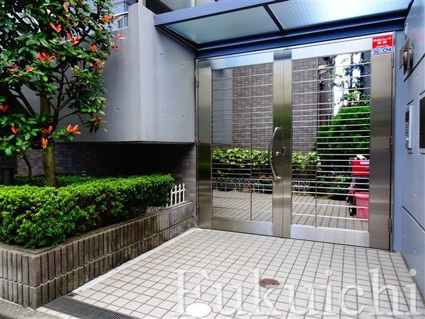 ベルヴィー柿の木坂のエントランス