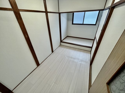 【洋室】 | 岡５丁目貸家