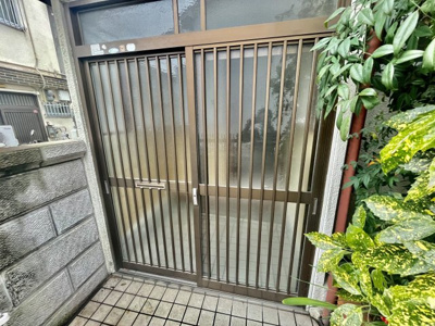 【玄関】 | 岡５丁目貸家