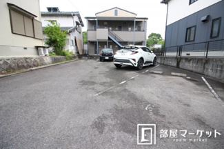 【駐車場】