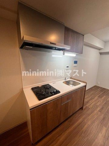 大阪市西区京町堀３丁目の賃貸マンションのキッチン|※各階フローリング、建具の色が少し異なります。