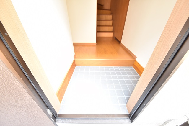 石川アパート（警固屋1-14-50）の玄関