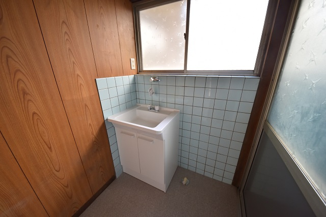 石川アパート（警固屋1-14-50）の洗面所