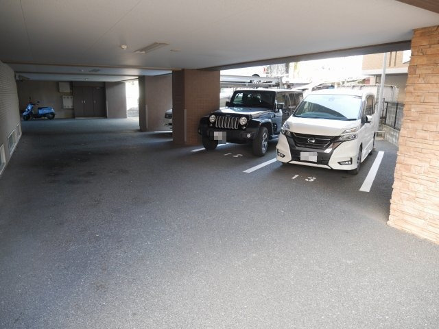 【駐車場】 | ルッシェ竹下駅前 | ルッシェ竹下駅前の駐車場