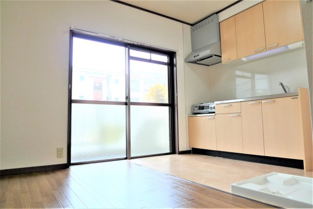 第１仲村マンションの居間・リビング|明るいダイビング