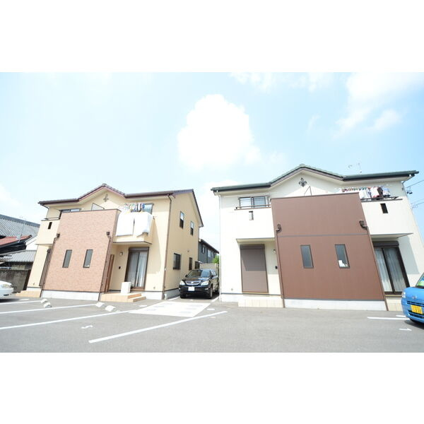 ハイメゾンむかえ　　刈谷市近郊の賃貸はクラスホーム刈谷店の駐車場