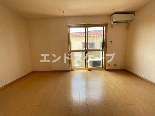 トレスコートの居間・リビング|高崎、前橋、伊勢崎エリアのお部屋探しはエンドスケープまで！お客様の理想お聞かせ下さい♪
