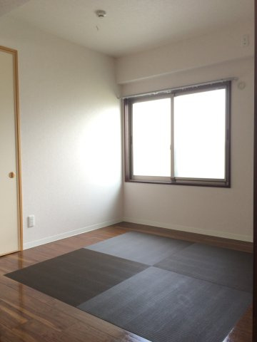 エグゼ神宮前の和室|琉球畳の和室4.5帖