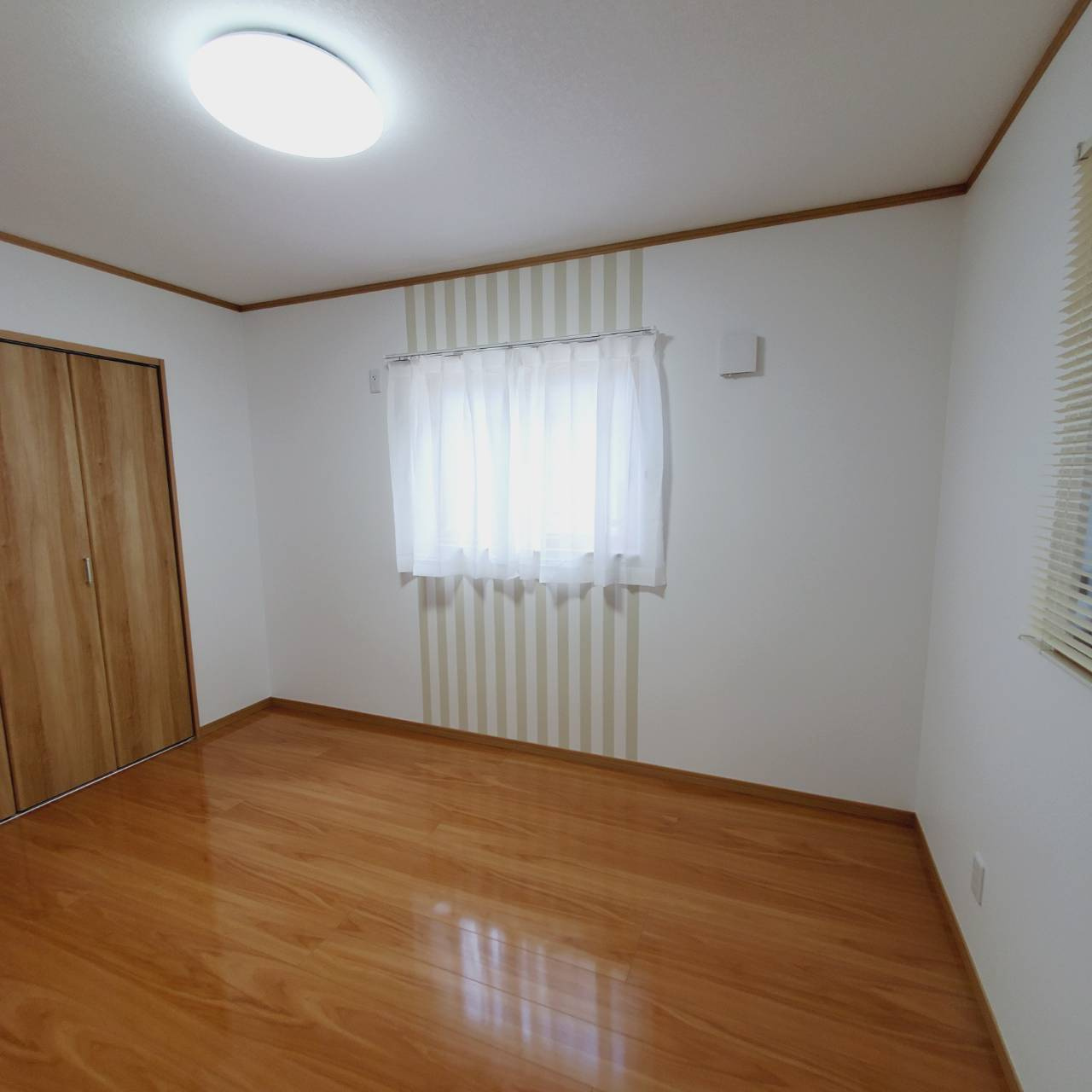 八戸市石堂３丁目の洋室