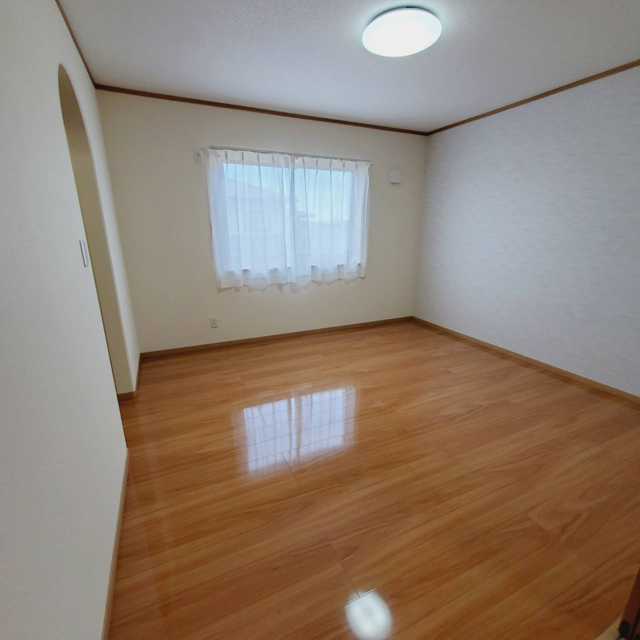 八戸市石堂３丁目の洋室