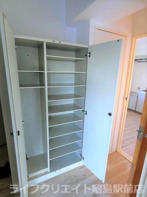 ホワイトウイング昭島の玄関|※別部屋のイメージ写真です。