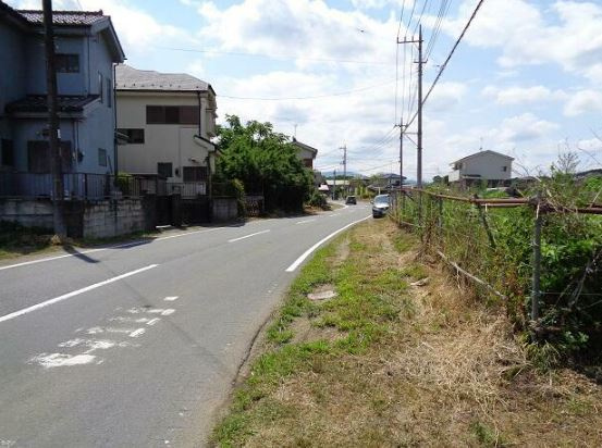 【土地】比企郡鳩山町赤沼建築条件無し売地の前面道路含む現地写真|前面道路含む現地写真です