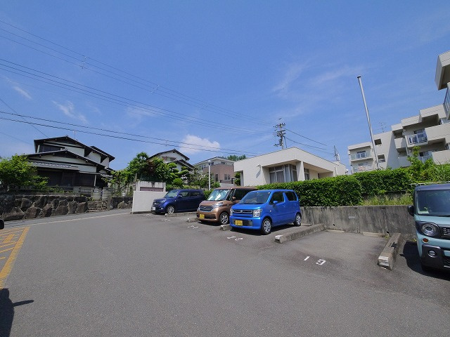 帝塚山ローレルコートの駐車場