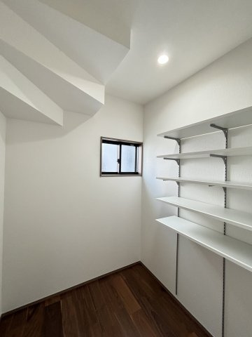広島市安佐南区高取北１丁目の中古一戸建の収納|階段下収納