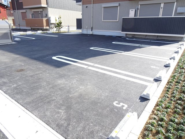 D-room南高橋町WESTの駐車場