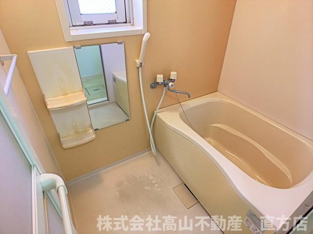 直方市神正町の賃貸マンションの浴室