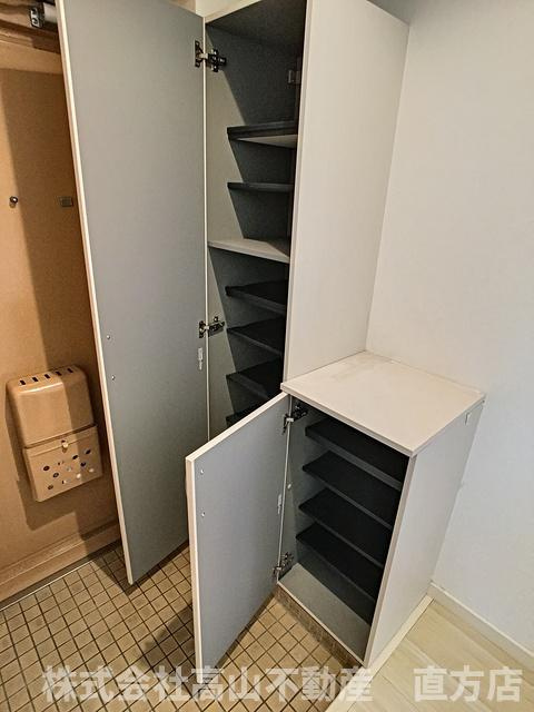 直方市神正町の賃貸マンションの玄関