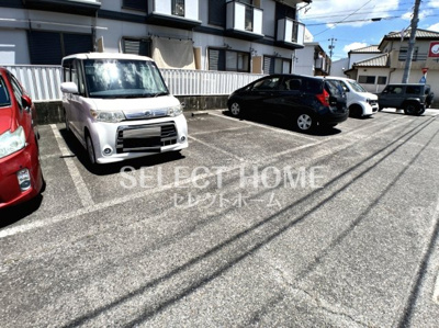 【駐車場】 | シェリール羽根 | 駐車場に車を止められます
