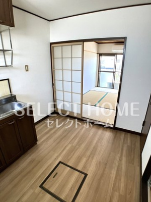 【居間・リビング】 | シェリール羽根 | こちらのリビングで趣味の時間をお楽しみください