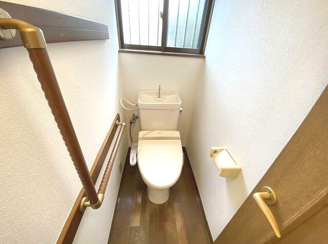 茂原市清水　中古戸建のトイレ|内装リフォーム済み令和6年2月 平成7年9月築 ２LDK リビング約13.5帖 カーポート1台